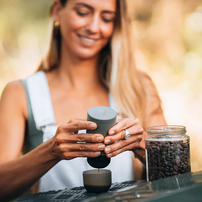 WACACO Portable Espresso – Minipresso GR2 Macchina per caffè macinato | Macchina da viaggio, campeggio e regalo per esterni